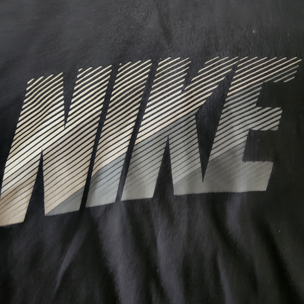 MENS NIKE SMALL LONG SLEEVE TSHIRT